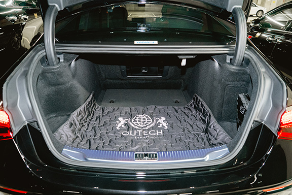The trunk in the Mercedes Benz S580